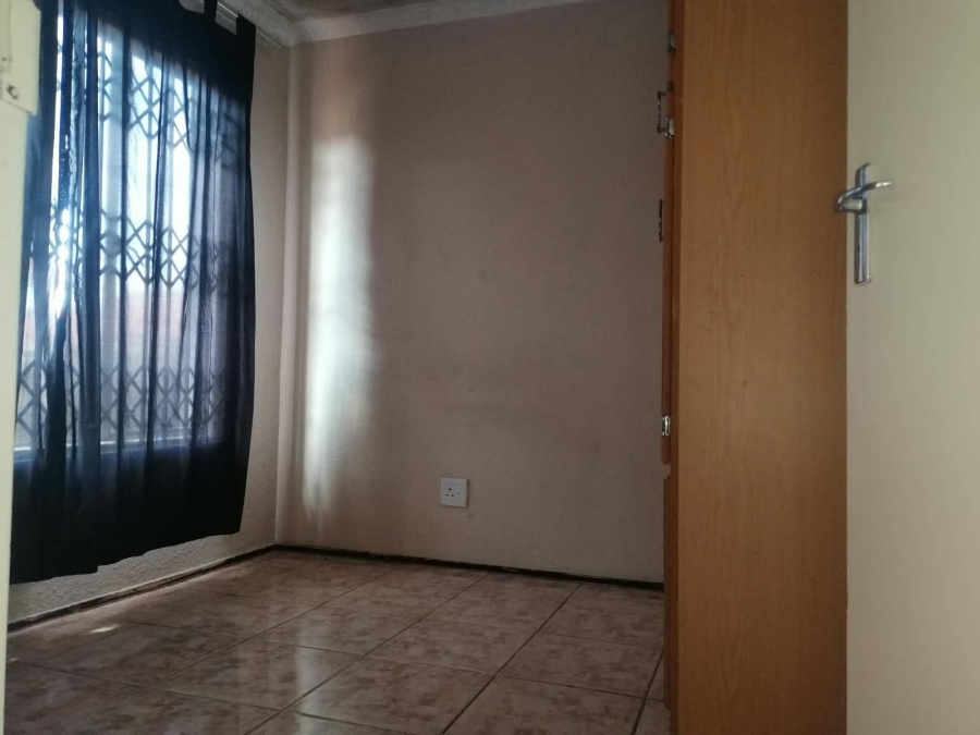 To Let 5 Bedroom Property for Rent in Tlhabane North West